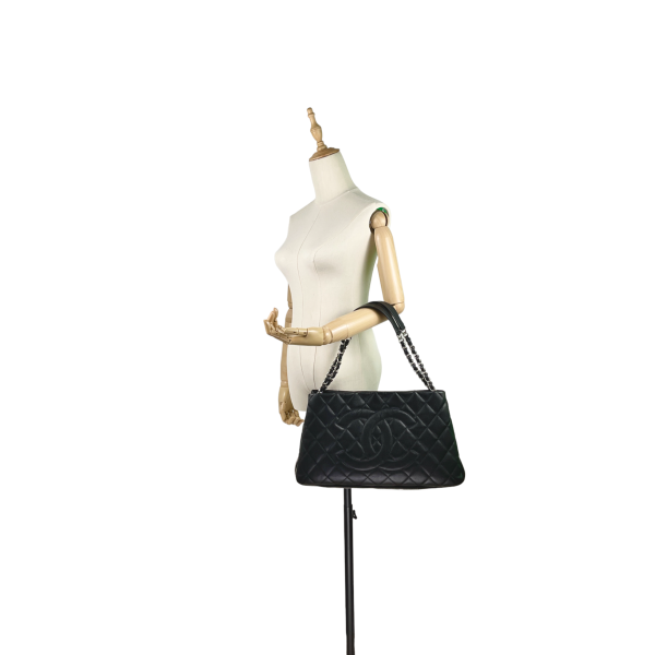 Expandable Zip Caviar Leather Shoulder Bag - Image 11