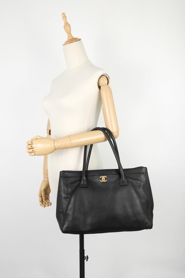 Executive Cerf XL Caviar Leather Tote Bag - Image 15