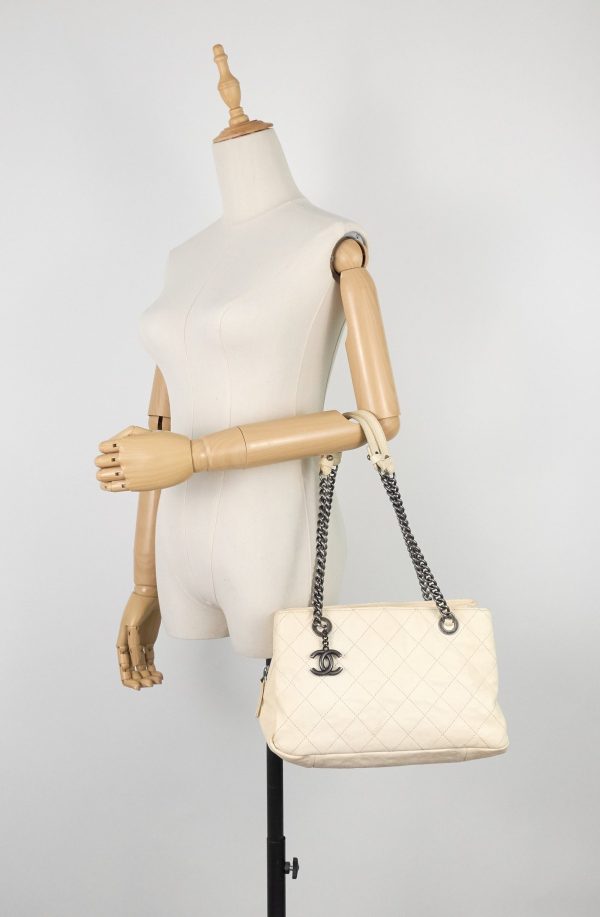 Chic Small Matelassé Caviar Leather Tote Bag - Image 15