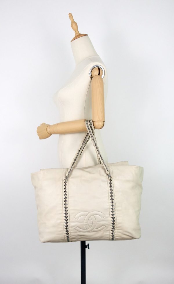 Modern Chain Zip Leather Tote Bag - Image 18